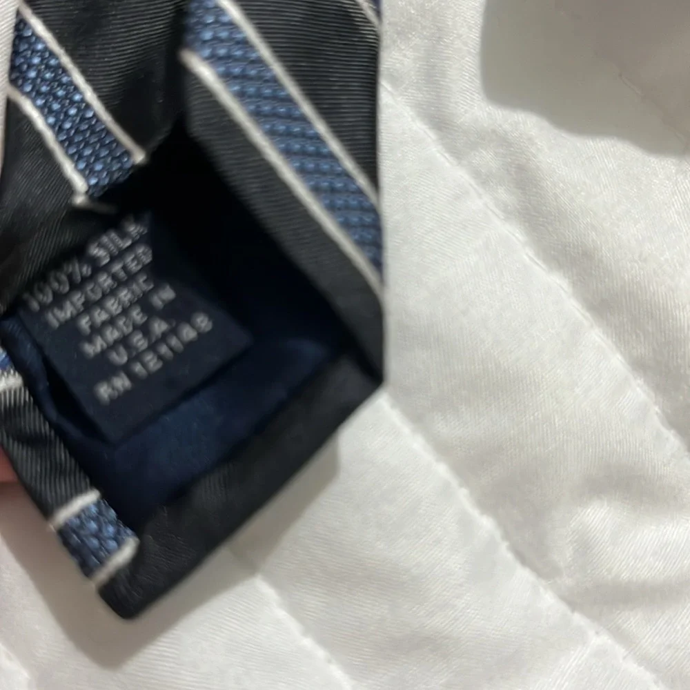 New Hart Schaffner Marx HSM Men’s Neck Tie Navy Blue Stripes 100% Silk NWT